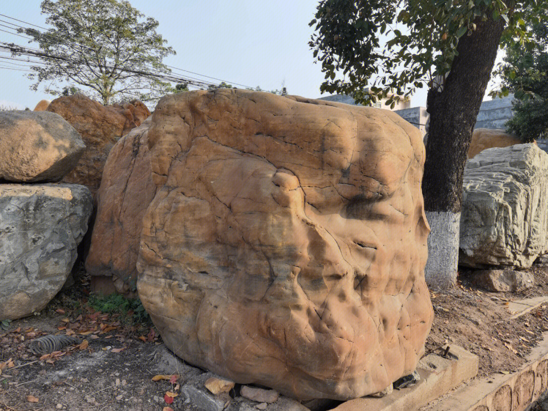 云南景观石装饰效果及云南石景石商贸公司供应产品解析